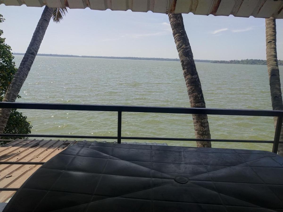 Santa Maria Hostel Munroe Island Mundrothuruth Экстерьер фото